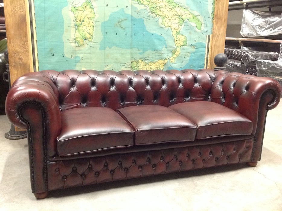 Sale of Chesterfield sofas and antique and modern furniture