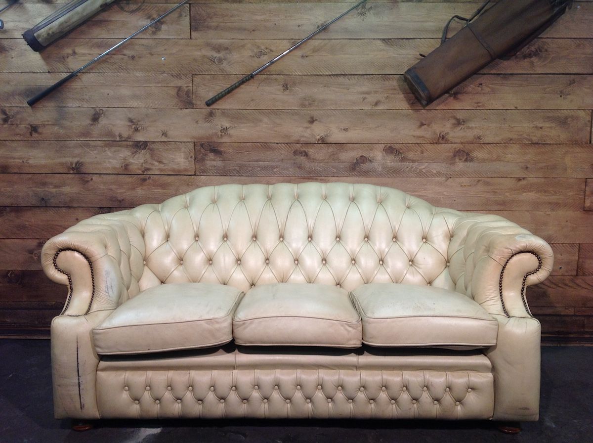 English vintage Chesterfield 3 seater sofa in genuine ivory leather img_8951.jpg