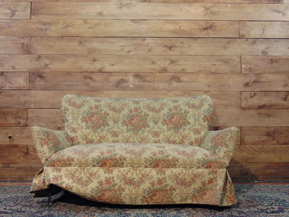 Sofa with brass legs dsc01381.jpg