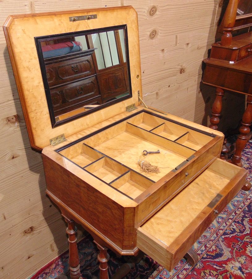 Bedside table in walnut briar 1733........jpg
