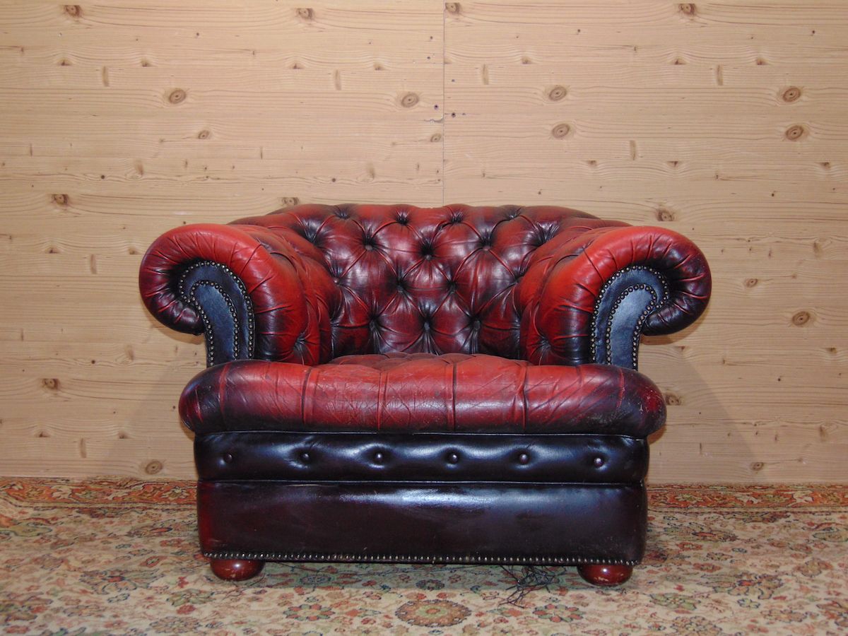 English Chesterfield armchair 1805.jpg