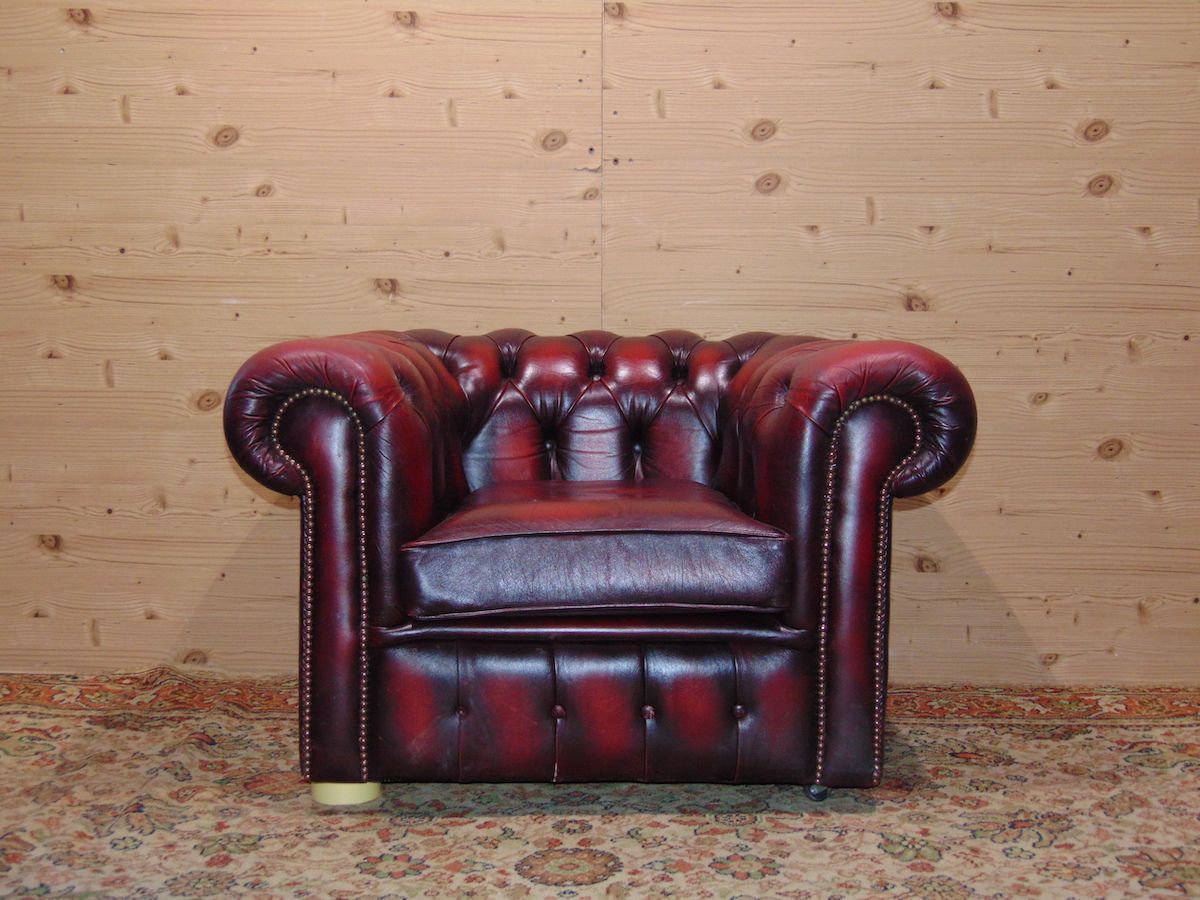 Burgundy Chesterfield armchair 1819.jpg