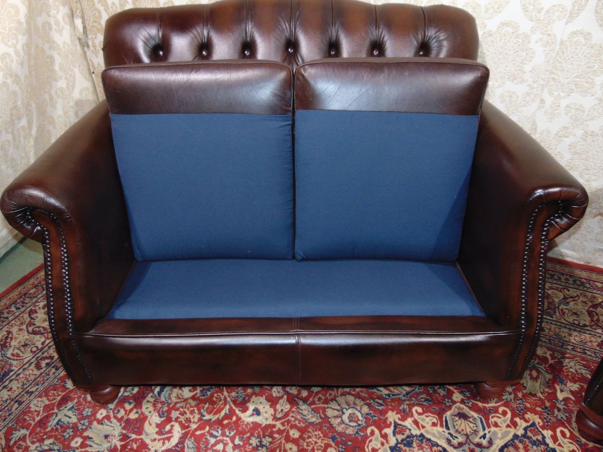 Pair of vintage Thomas Lloyd sofas dsc00966.jpg