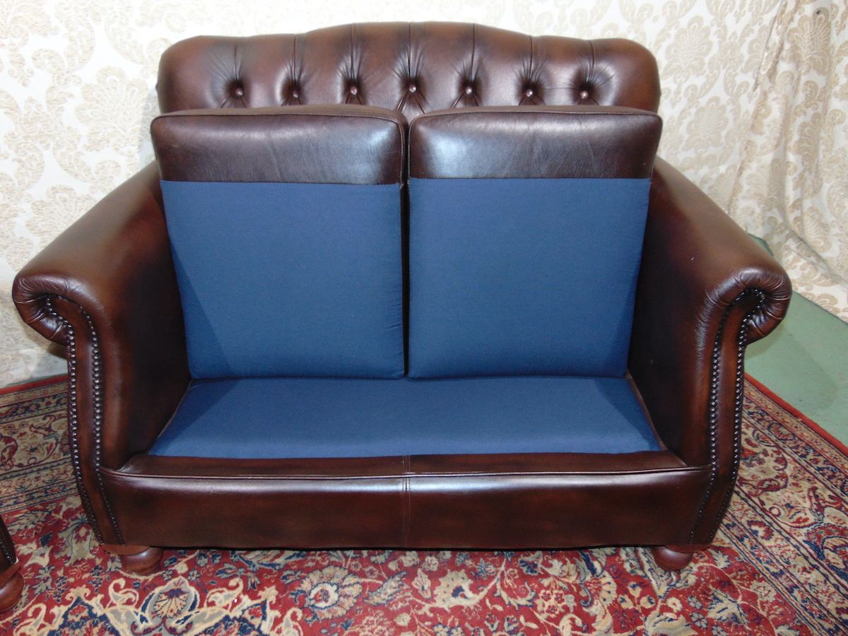 Pair of vintage Thomas Lloyd sofas dsc00967.jpg