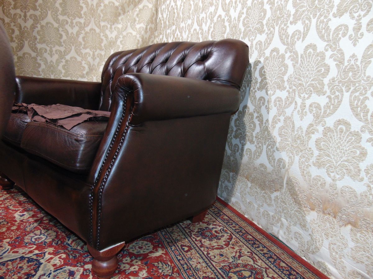 Pair of vintage Thomas Lloyd sofas dsc00971.jpg