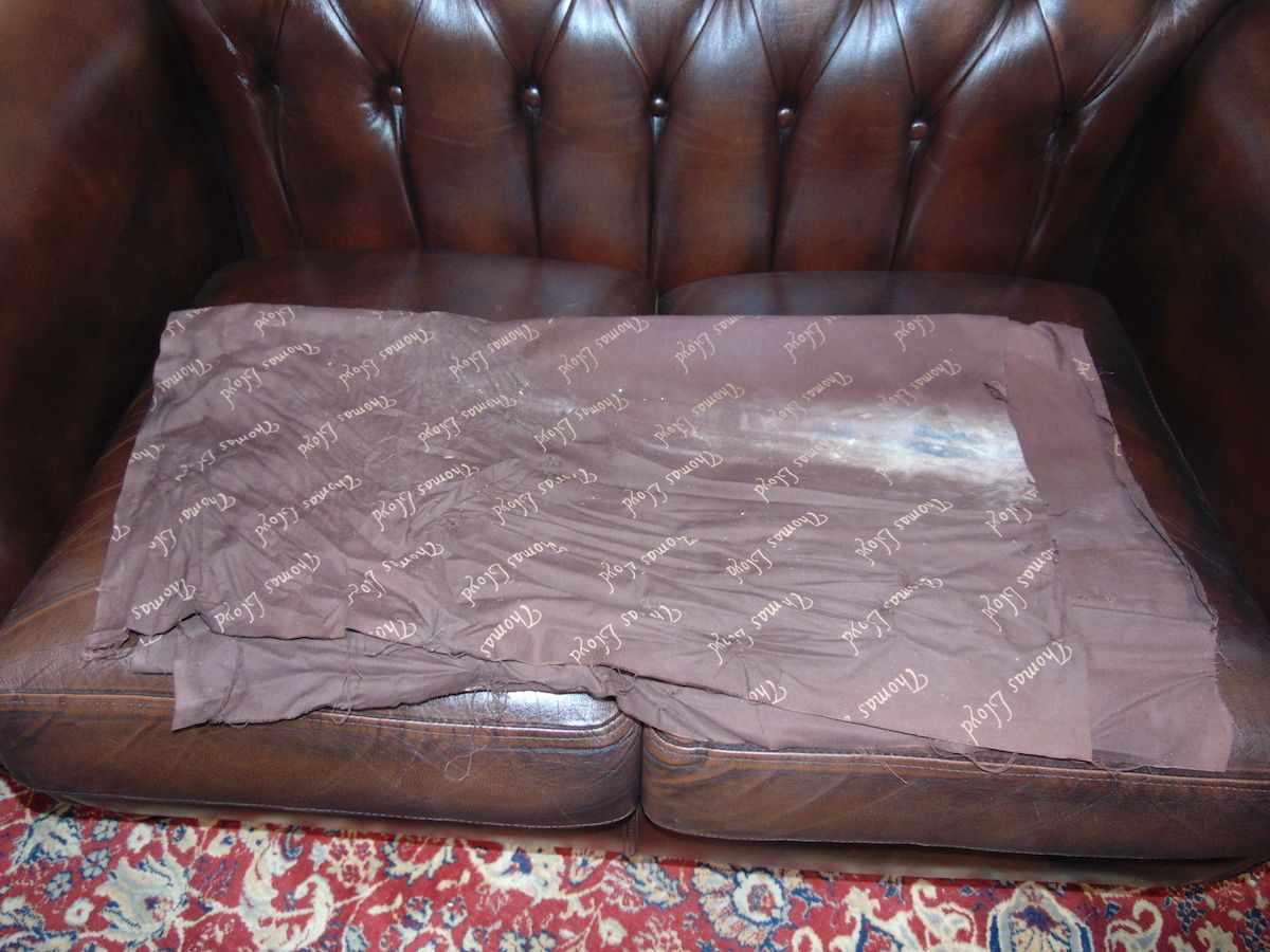 Pair of vintage Thomas Lloyd sofas dsc00973.jpg