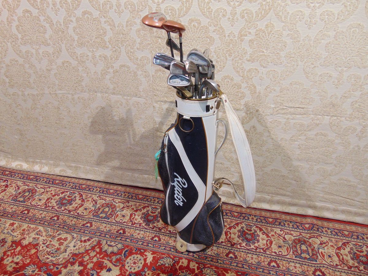 Leather golf bag with clubs dsc09369.jpg