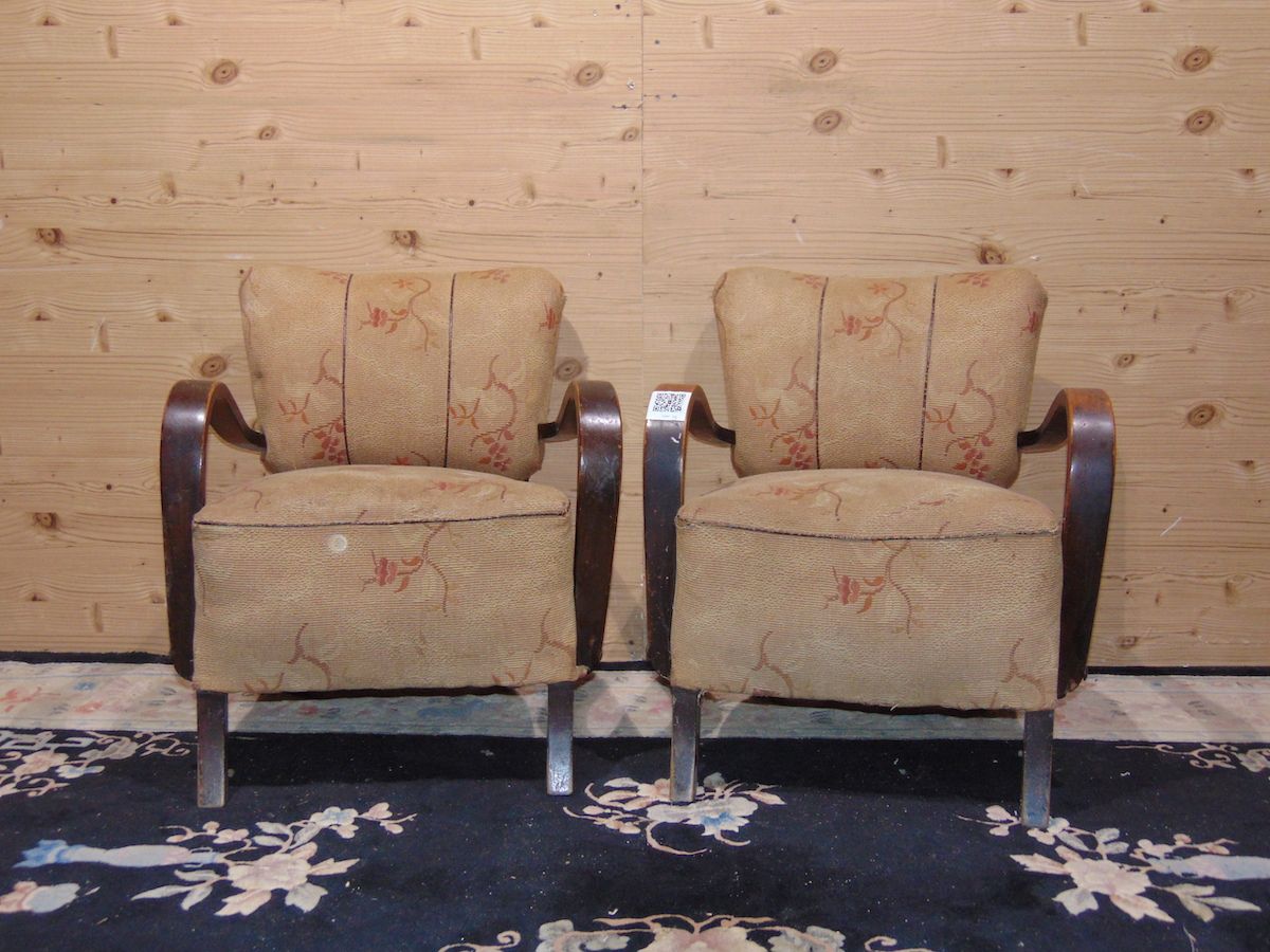 Original Halabala armchairs 2085.jpg