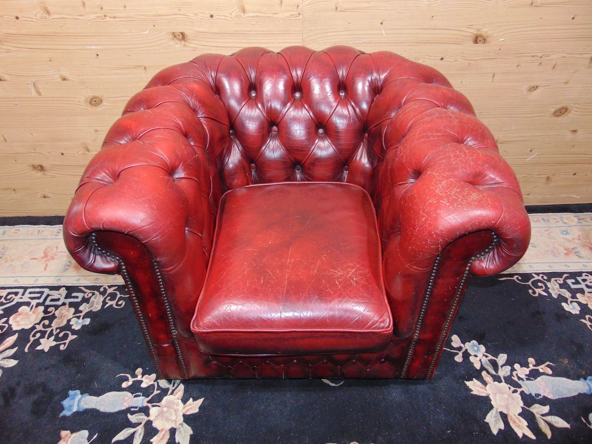 Burgundy Chesterfield Club armchair 2178..jpg