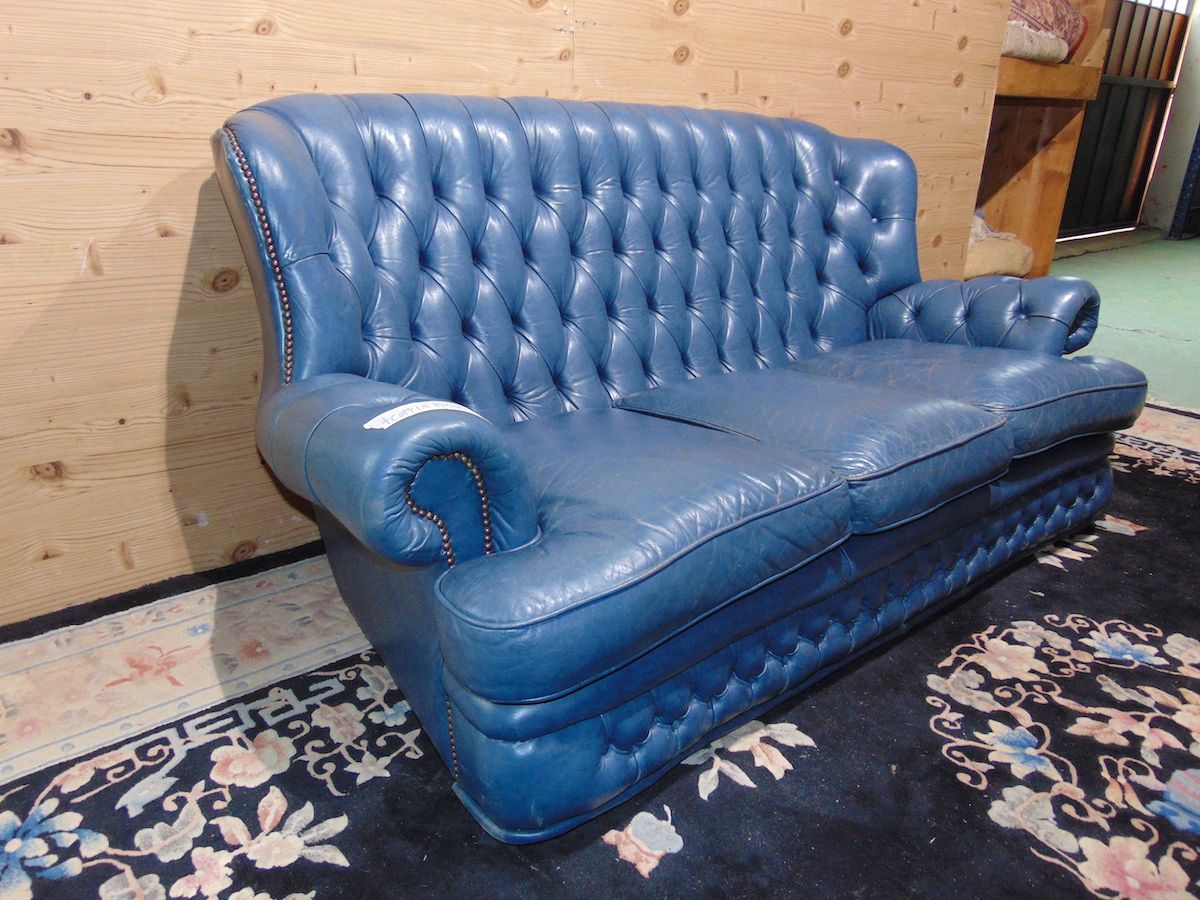 Blue Chester Monk lounge 2191..jpg