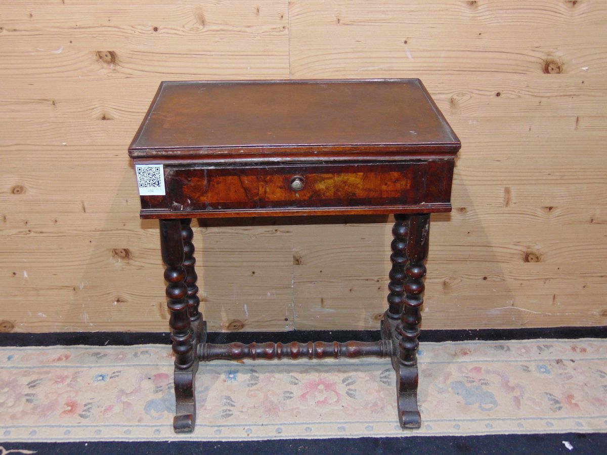 Antico tavolino lombardo 2200..jpg
