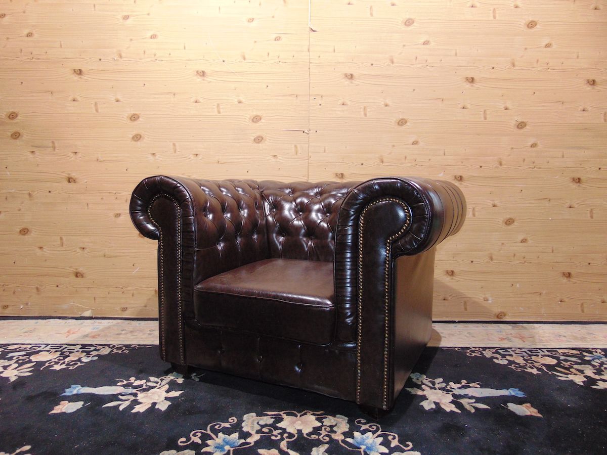 Brown Chesterfield armchair 2258finta.jpg