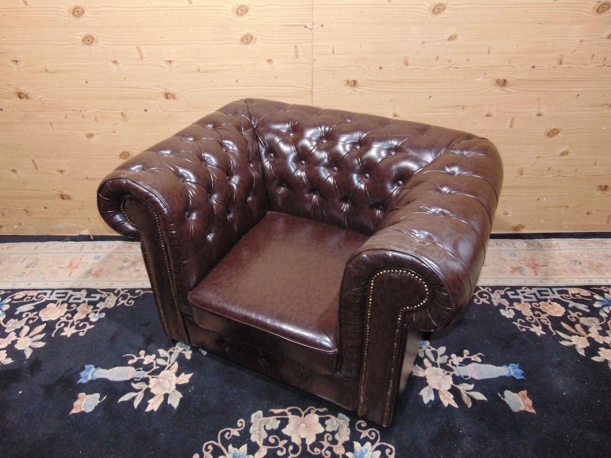 Brown Chesterfield armchair 2258finta..jpg
