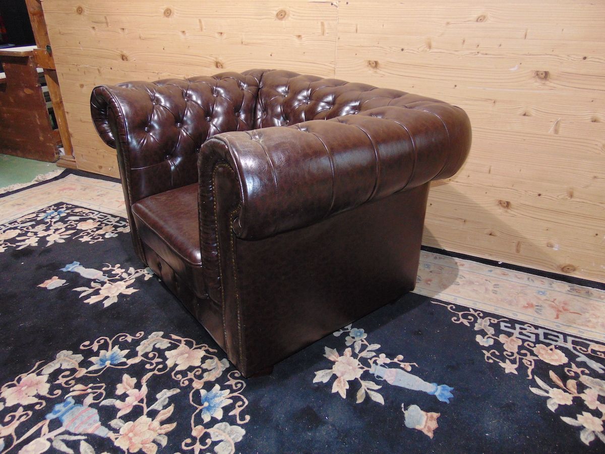 Brown Chesterfield armchair 2258finta....jpg
