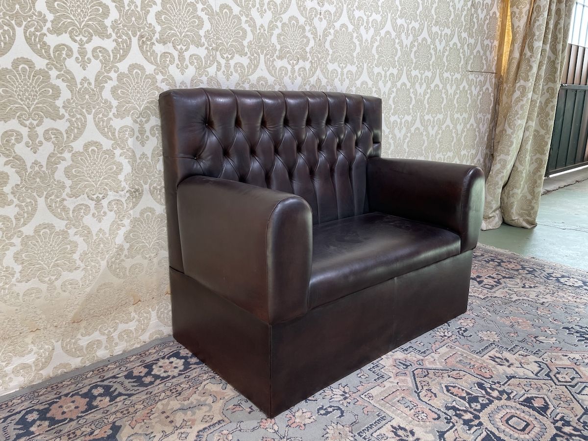 Original English vintage 2-seater Chesterfield sofas in genuine brown leather x4l119p72h101...jpg