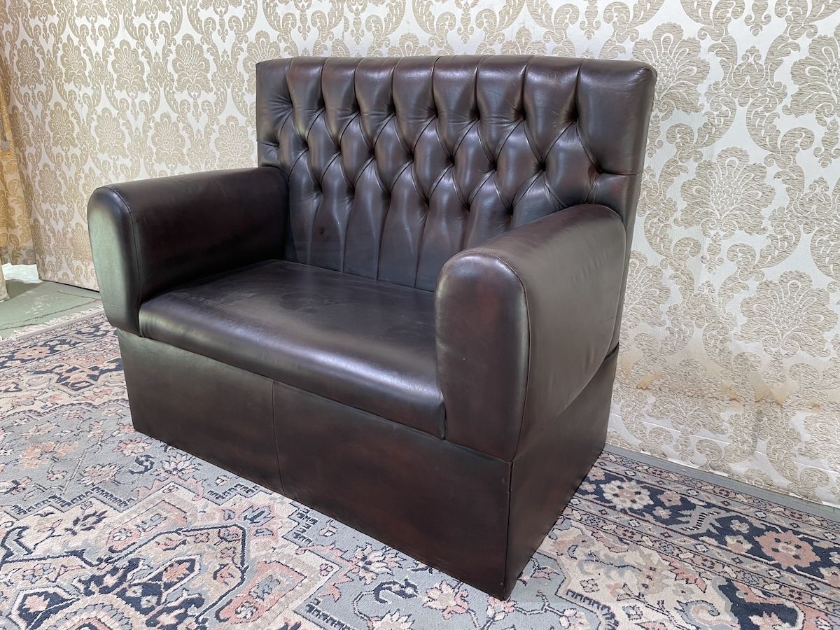 Original English vintage 2-seater Chesterfield sofas in genuine brown leather x4l119p72h101....jpg