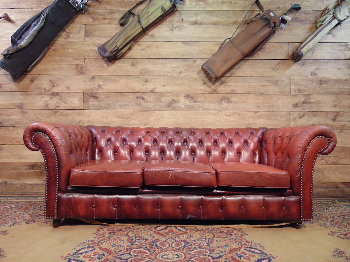 English vintage Chesterfield 3 seater sofa in genuine burgundy leather dsc00834.jpg