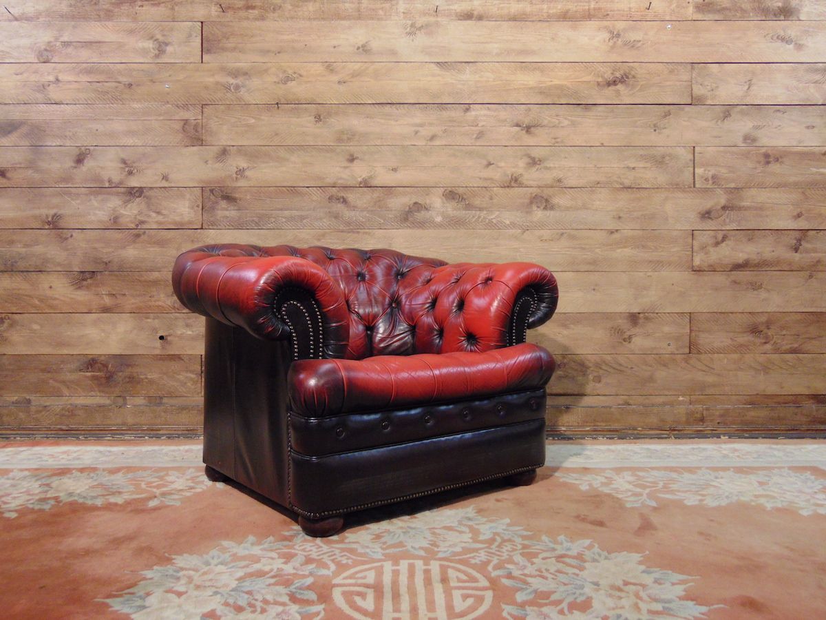 Pair of Chesterfield Bordeaux color armchairs dsc02832.jpg