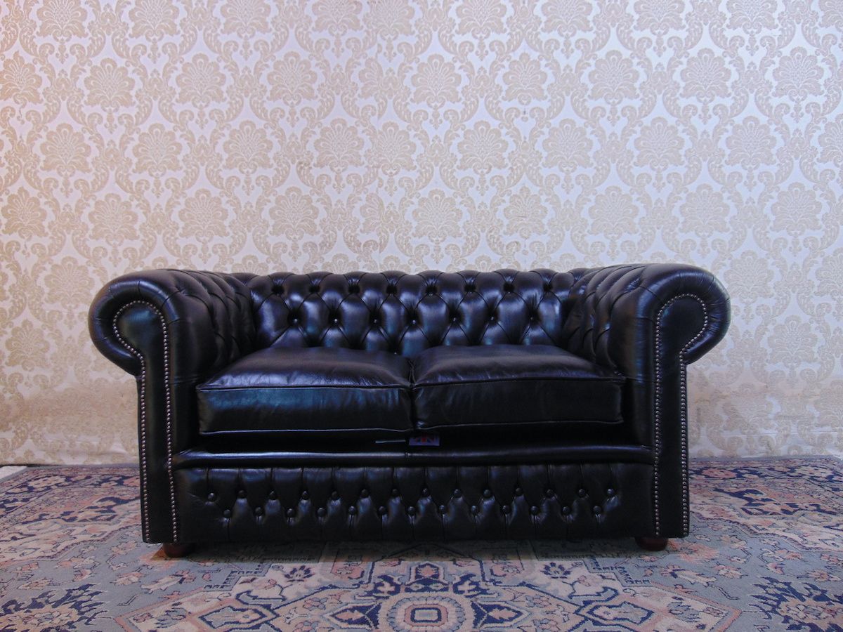 Chesterfield sofa 2 seats new original English black color dsc02140.jpg