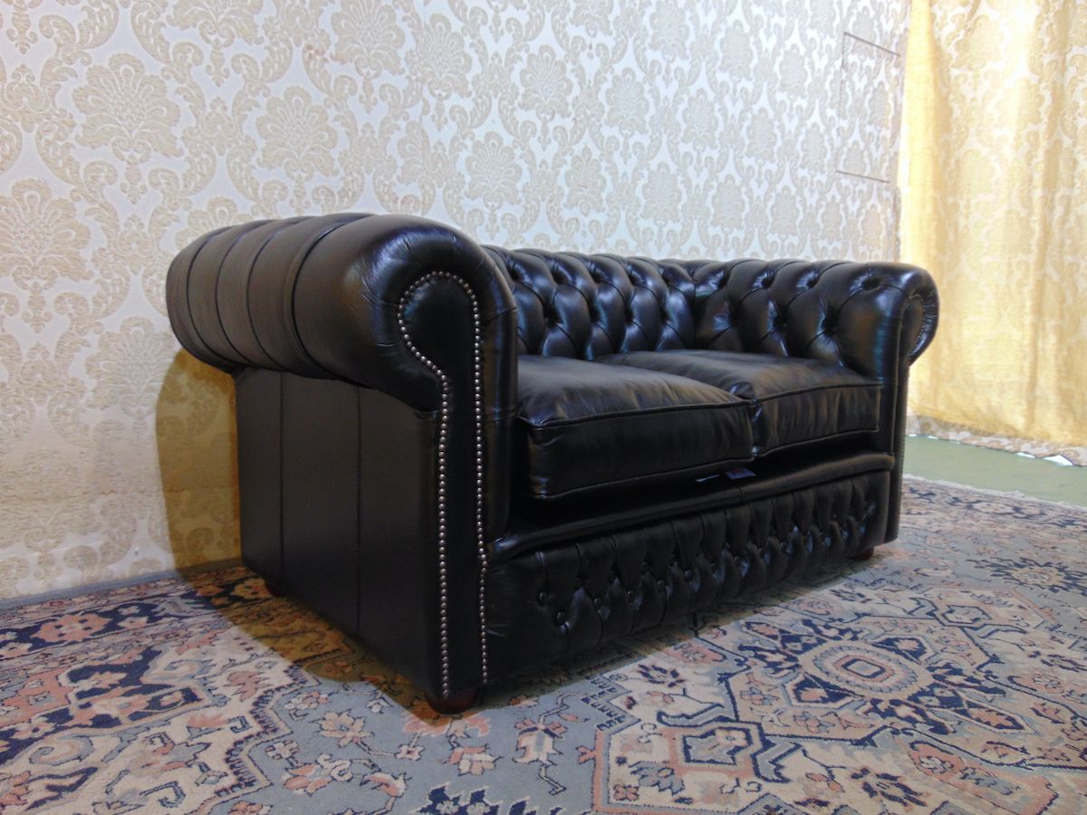 Chesterfield sofa 2 seats new original English black color dsc02142.jpg