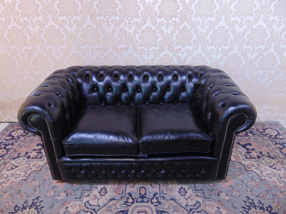 Chesterfield sofa 2 seats new original English black color dsc02141.jpg