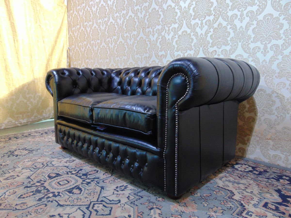 Chesterfield sofa 2 seats new original English black color dsc02143.jpg