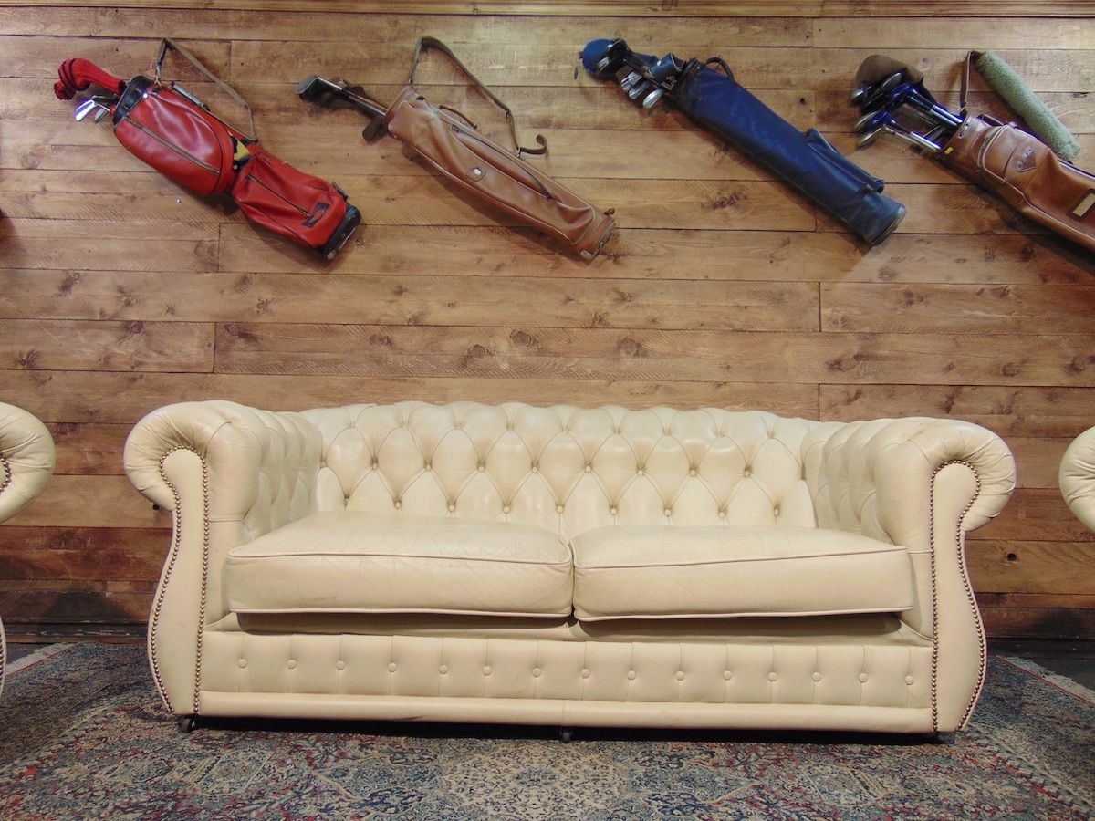 Chesterfield sofa 3 ivory seats dsc02511.jpg