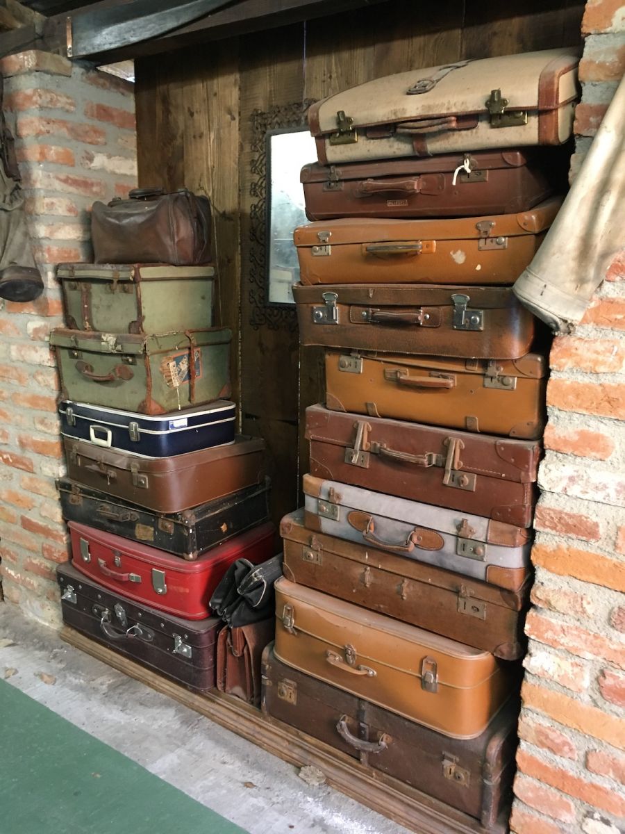 Exhibition of vintage suitcases img_6445.jpg