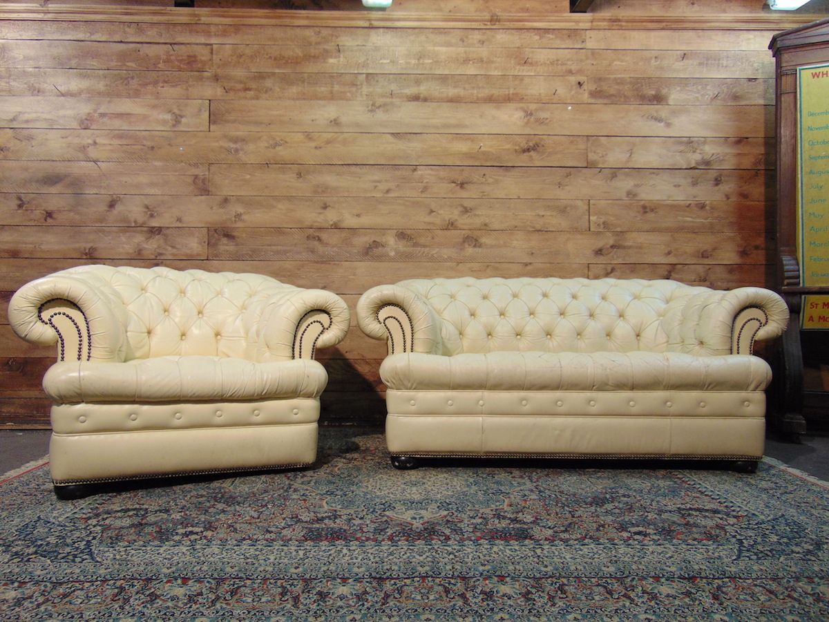 Chesterfield ivory living room dsc01510.jpg