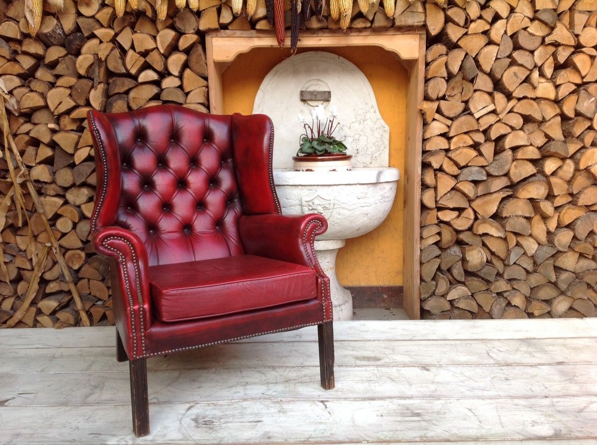 Vintage red on sale leather chair