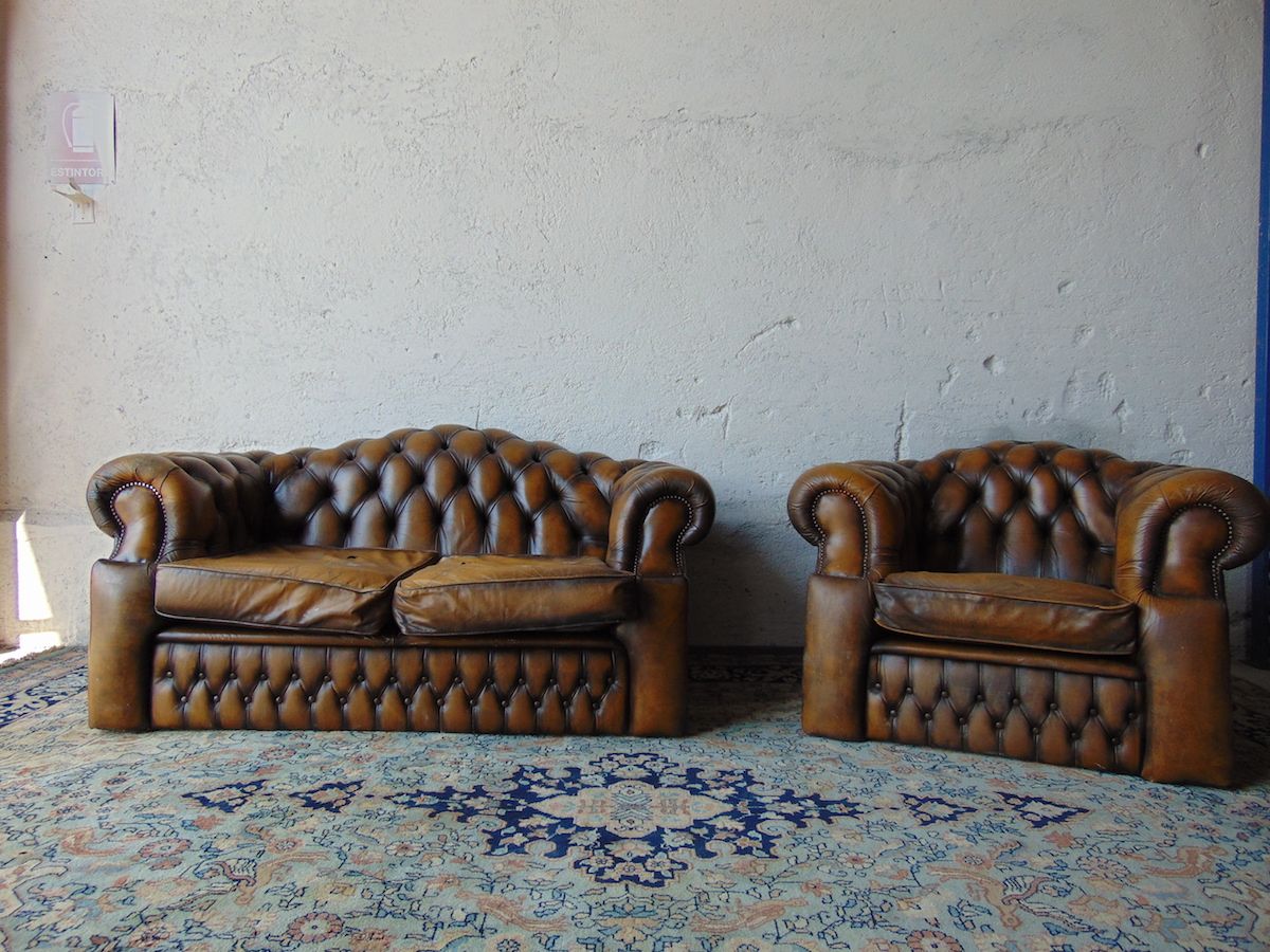 Original vintage English Chesterfield living room in real brown leather dsc03457.jpg